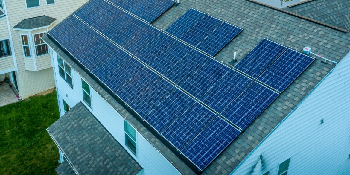 Improve solar distribution planning - image of solar rooftop