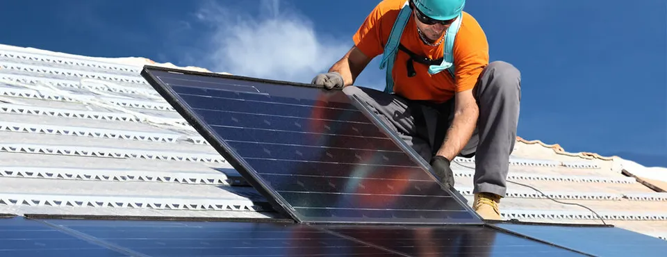 Solar panel installer